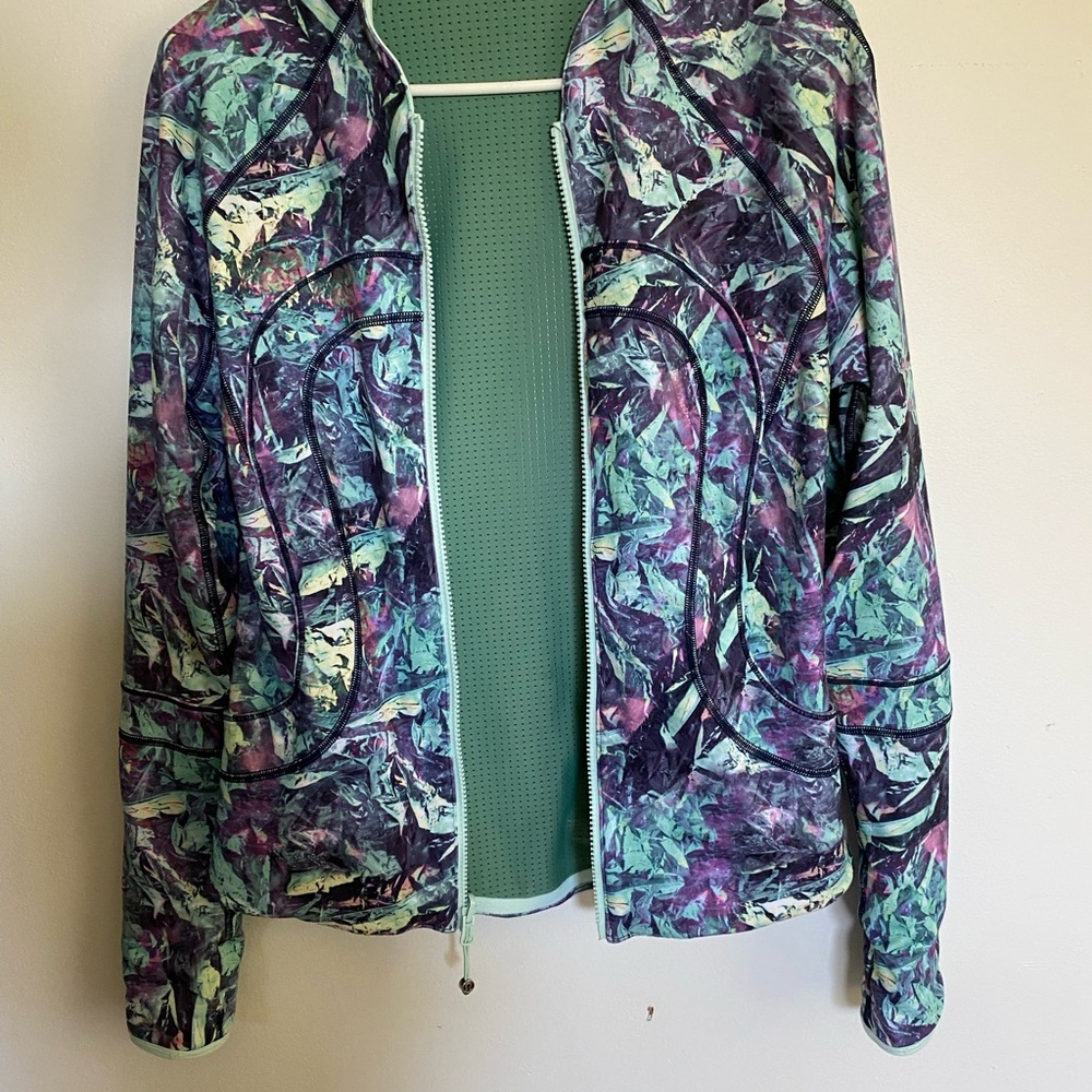 Lululemon Lightweight Jacket. Perfect Condition. - image 3